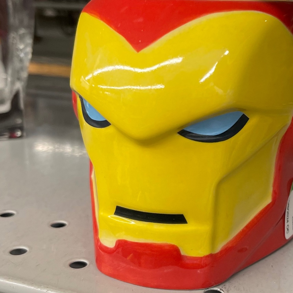 Disney Store IRON MAN 2011 Marvel - Picture 1 of 9